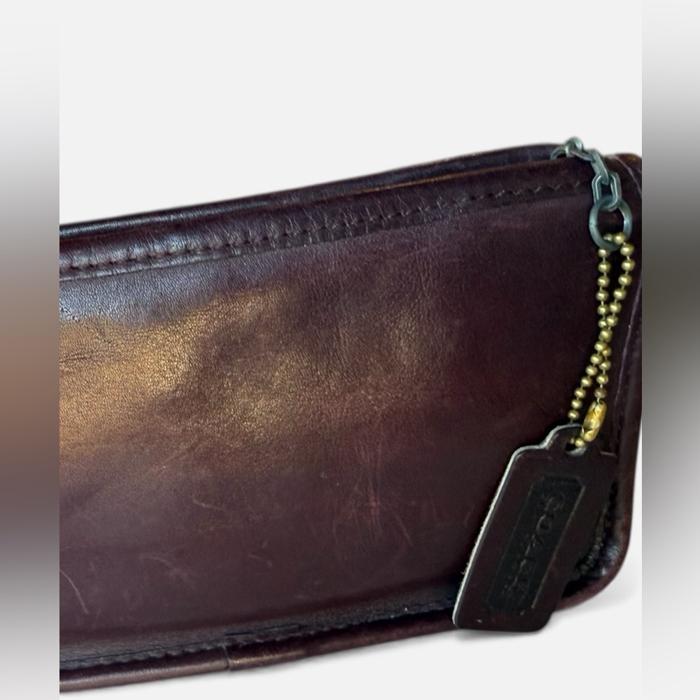 Vintage late 70’s early 80’s oxblood COACH leather cosmetic case. - Picture 5 of 6